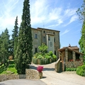 Elite real estate complex of the 18th century with several houses and a swimming pool in Castiglion Fiorentino
