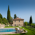 Very prestigious wine company, 34 hectares of land, three XIII century villas, three swimming pools, a restaurant