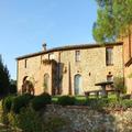 Ancient Tuscan farmhouse with panoramic views of the Sienese Valdichiana hills