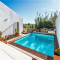 Full of personality! 3 Bed Villa, Pool and View, at Linhó, Sintra
