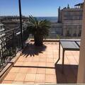 Duplex, overlooking the sea, in the center of Cannes.