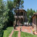 Old wine company with three independent villas, a swimming pool and 26 hectares of land